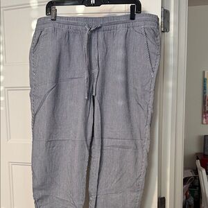 GAP Navy Blue and White stripes Women's Capris